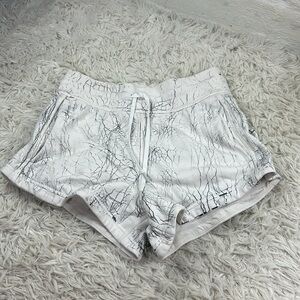 Lululemon Inner Glow High-Rise Short 3" Thread Dye White Black
